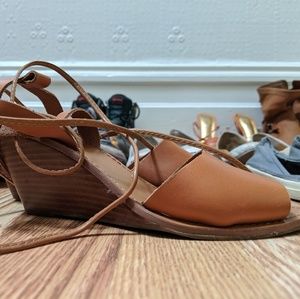 LIKE NEW Gap peep toe platforms
